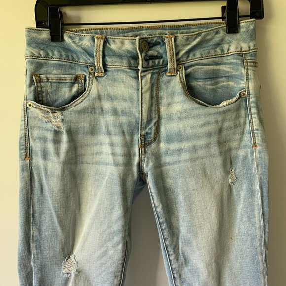 American Eagle Light Wash Artist Crop - Picture 2 of 5